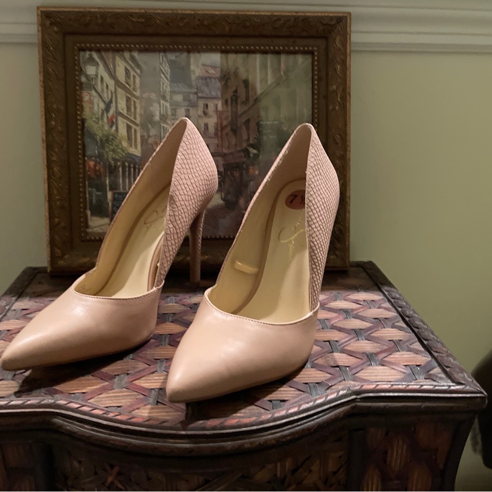Jessica Simpson heels 7 1/2 beige